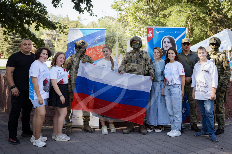 «Три любимых цвета» и «Российский триколор».