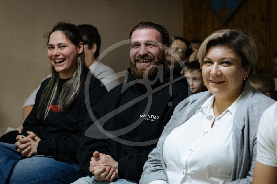 Анатолий
Надратовский и Анастасия
Петрова