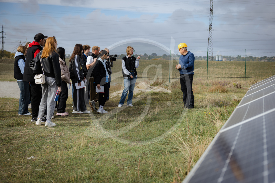 Студенты Запорожской области совершили экскурсию по солнечной электростанции