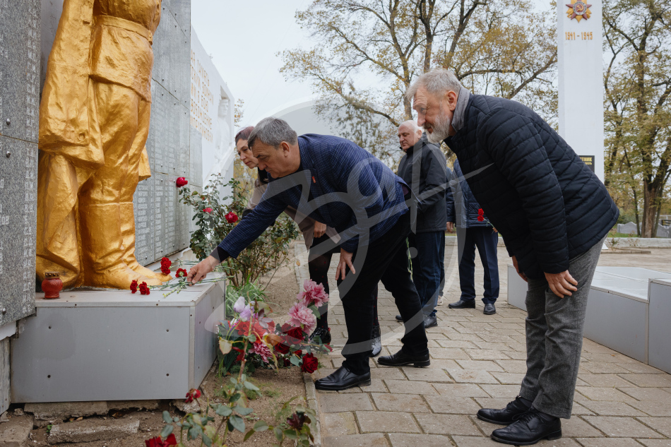 Ко Дню освобождения Мелитополя от немецко-фашистских захватчиков Запорожскую область посетила делегация Донецкой Народной Республики.